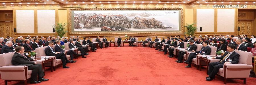 رئيس مجلس الدولة الصيني يتعهد بتعزيز فرص الوصول للسوق وحماية حقوق الملكية الفكرية
