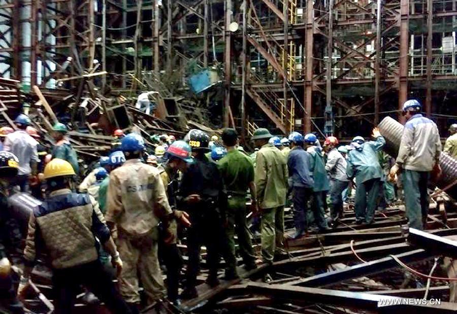 مقتل وإصابة العشرات جراء انهيار سقالة بموقع إنشاء لشركة الحديد والصلب وسط فيتنام