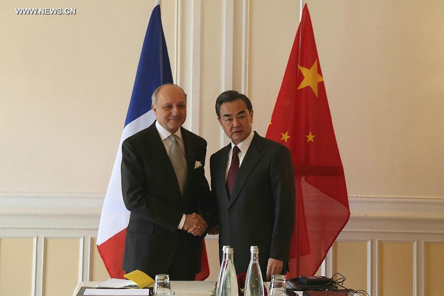 وزير الخارجية الصيني يدعو لبذل الجهود "لاغتنام الفرصة" في المحادثات النووية الإيرانية