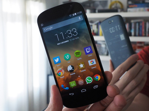 هل يحتل " YotaPhone2" مكانة "آيفون"  في الصين؟ 