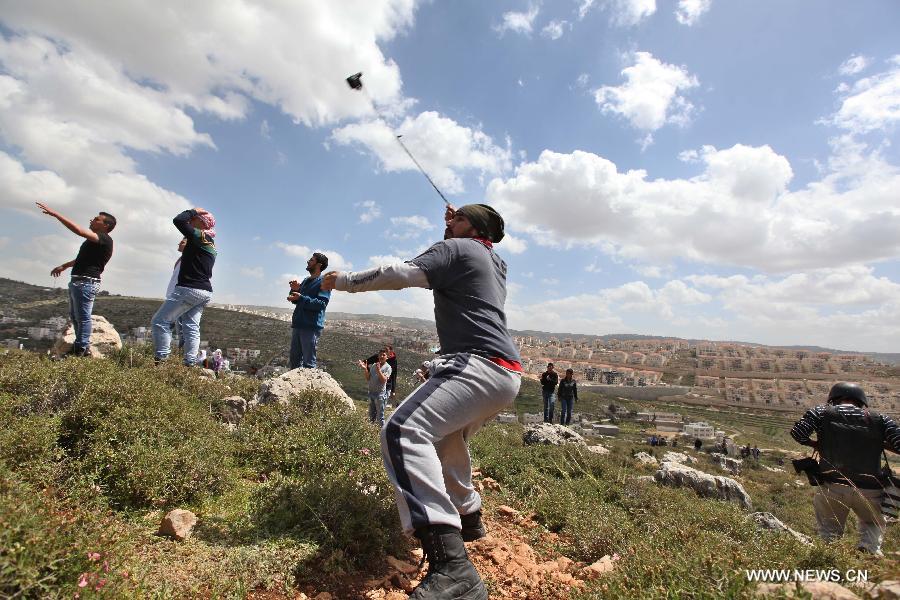 تقرير إخباري: الفلسطينيون يحيون ذكرى "يوم الأرض" بمظاهرات في الضفة الغربية وفعاليات في غزة