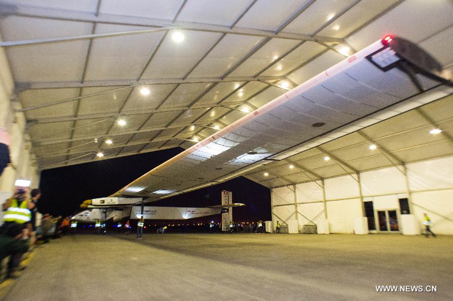 وصول أكبر طائرة طاقة شمسية في العالم إلى تشونغتشينغ بجنوب غربي الصين