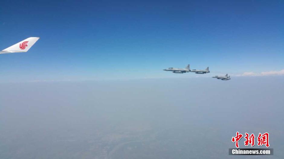باكستان تنشر 8 مقاتلات لحماية طائرة الرئيس الصيني خلال زيارته للبلاد