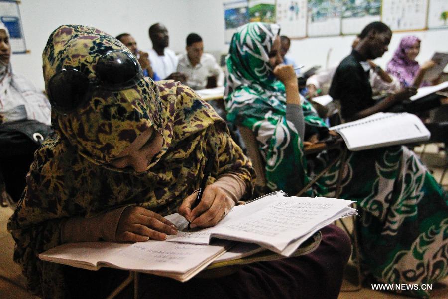 الصور للطلاب الذين يدرسون اللغة الصينية في موريتانيا