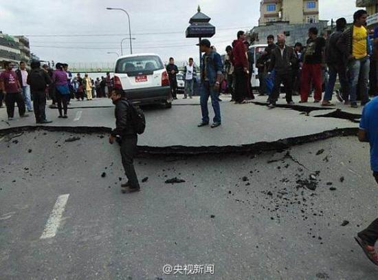 تأكيد مصرع حوالي 2500 شخص جراء زلزال نيبال