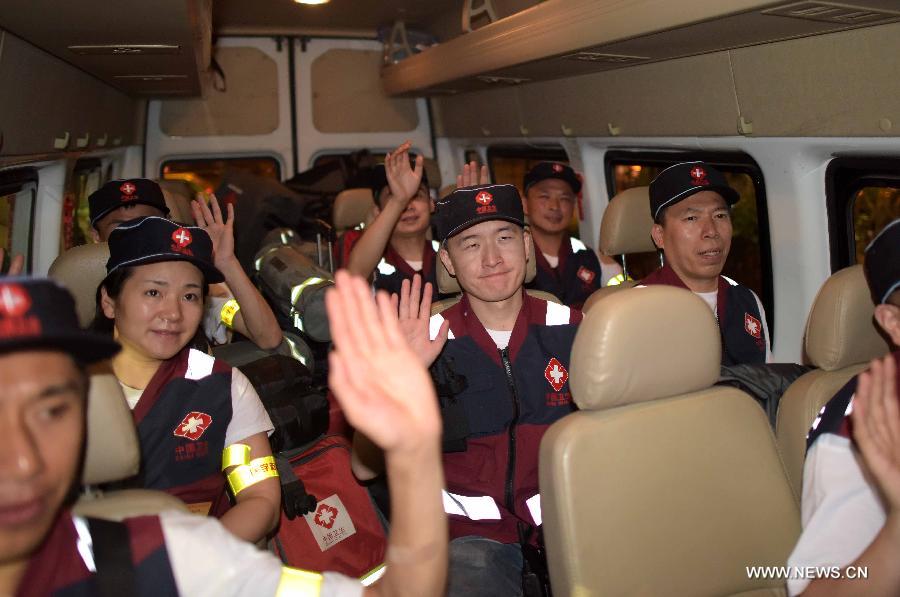 فريق طبي صيني يصل نيبال المنكوبة بالزلزال في مهمة إنسانية
