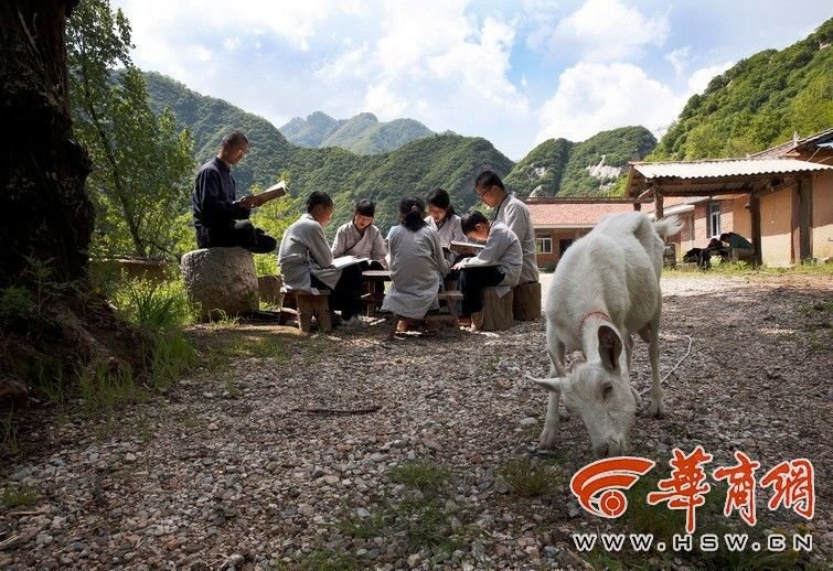 مدرسة تقليدية في أدغال الجبال، تعلم الطب الصيني والرماية