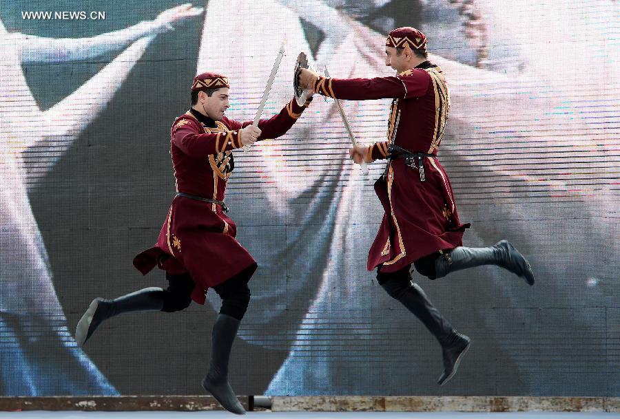 الأغاني والرقصات الشعبية للدول على طول طريق الحرير تجمع في شيآن