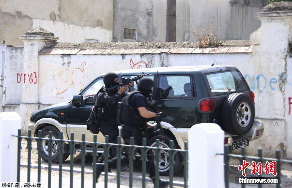 مقتل عقيد وعسكريين في إطلاق نار دخل ثكنة للجيش التونسي