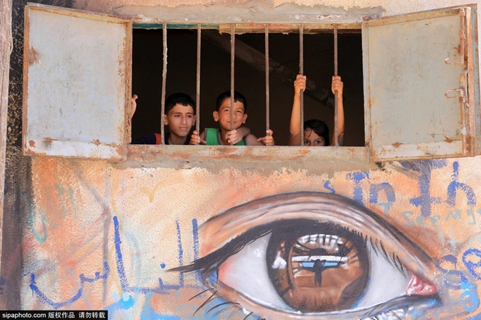 جداريات نابضة بالحياة على أنقاض غزة