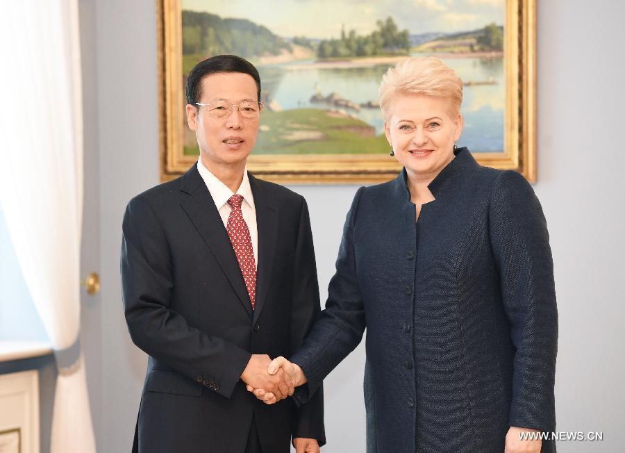 نائب رئيس مجلس الدولة الصيني يلتقي بالرئيسة الليتوانية لبحث العلاقات والتعاون