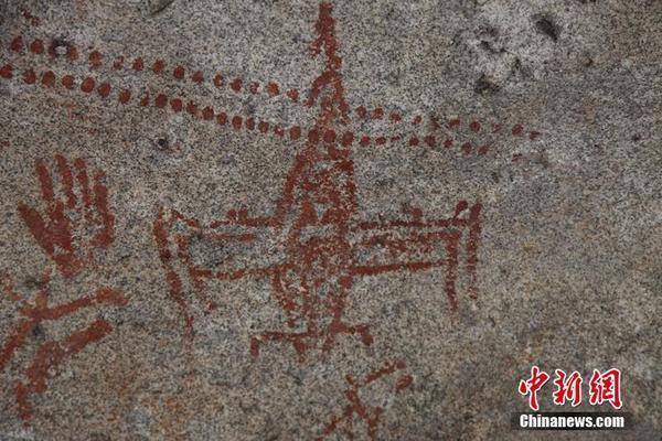 اكتشاف لوحات صخرية تشبه الطائرات في شينجيانغ ويعود تاريخها  قبل 10 ألف سنة