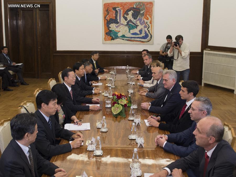 نائب رئيس مجلس الدولة الصيني يلتقي الرئيس الصربي لتعزيز التعاون البراجماتي