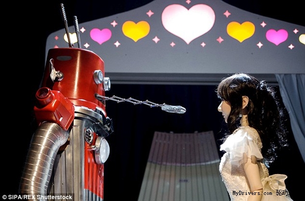 أول حفل زفاف لروبوتين في العالم