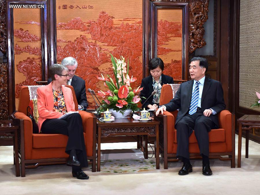 نائب رئيس مجلس الدولة الصينى يجتمع مع وزيرة الداخلية الامريكية