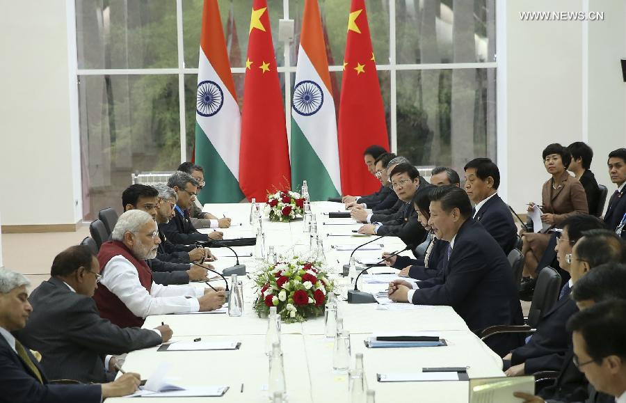 الرئيس الصيني يجتمع مع رئيس الوزراء الهندي
