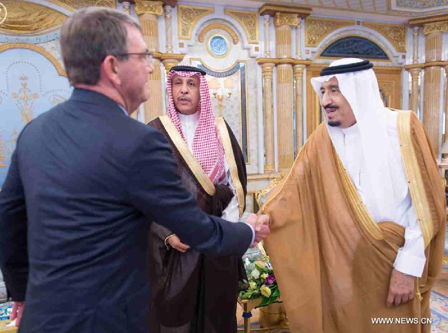 العاهل السعودي ووزير الدفاع الأمريكي يبحثان مستجدات الأوضاع في المنطقة