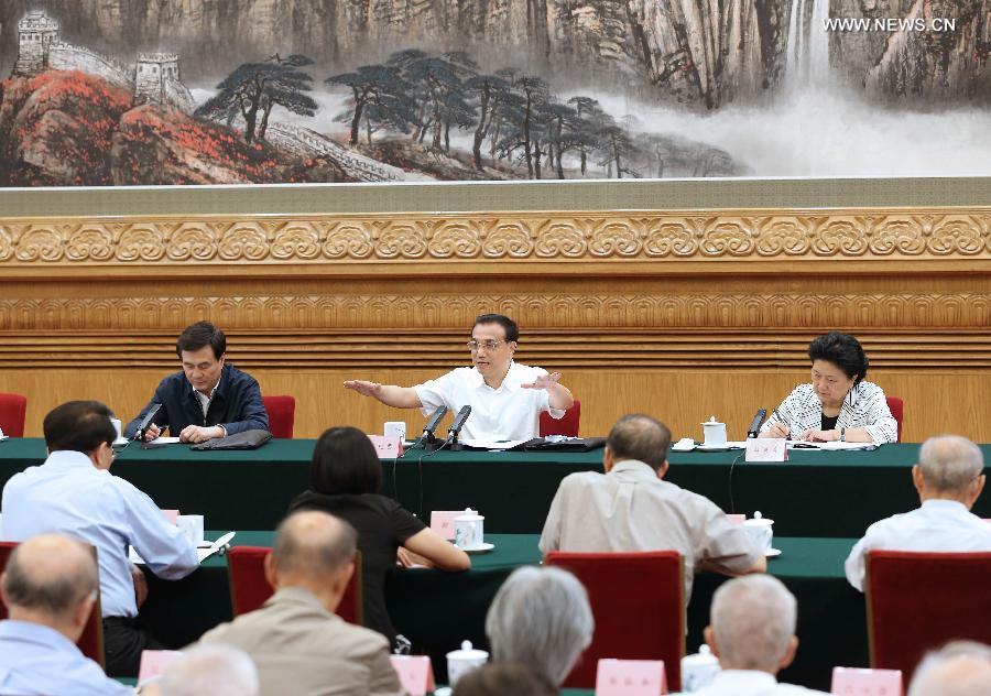 رئيس مجلس الدولة الصيني يشجع على تحقيق الاختراقات العلمية والتكنولوجية