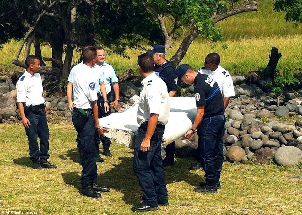 وسائل الاعلام: بوينغ تقول إن الحطام الذي تم العثور عليه في البحر الهندي مشابه لطائرة مثل أم أتش 370