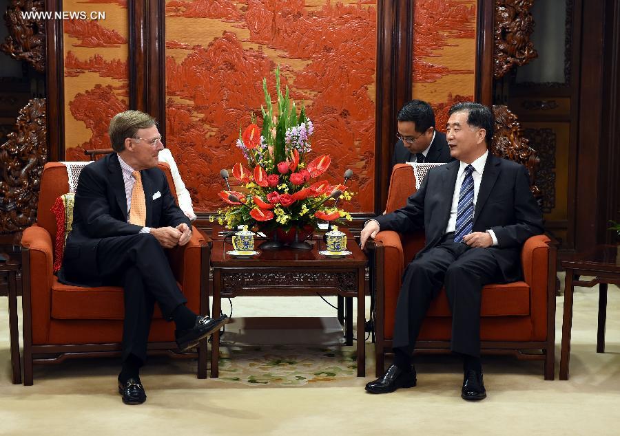 نائب رئيس مجلس الدولة الصيني يلتقي مع رئيس غرفة التجارة الدولية