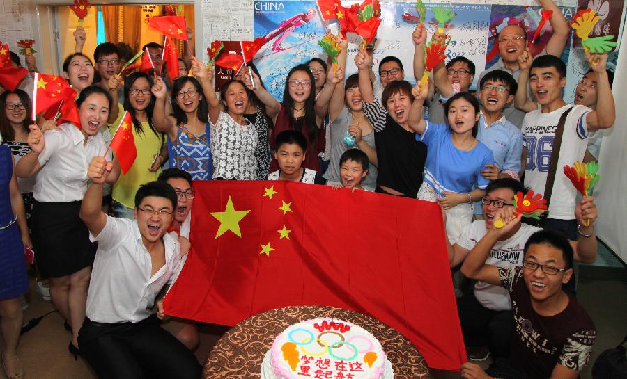 الصينيون يحتفلون بفوز بكين بالحق في استضافة الألعاب الأولمبية الشتوية 2022