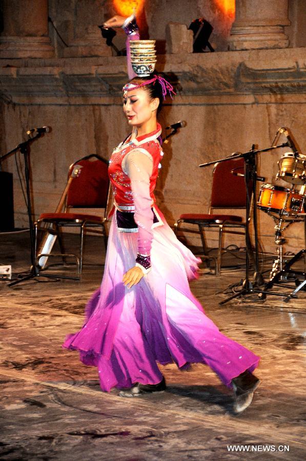 فرقة منغوليا الداخلية الصينية تحيي حفلا ضمن مهرجان جرش بالاردن