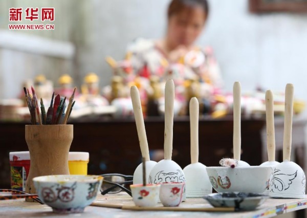 الدوارة الخشبية (موشوان ) .. لعبة صينية تقليدية تجذب اهتمام التجار الاجانب