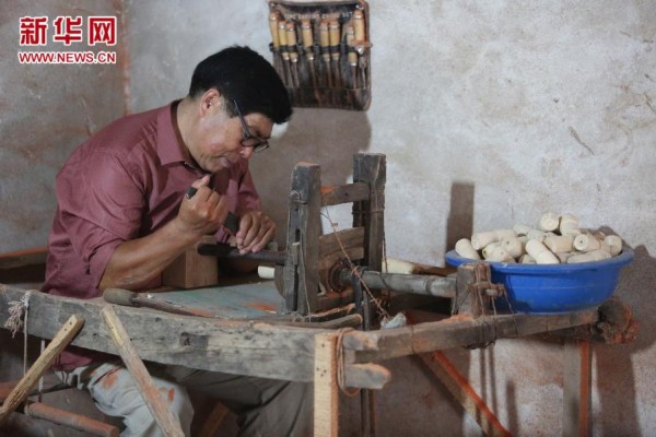 الدوارة الخشبية (موشوان ) .. لعبة صينية تقليدية تجذب اهتمام التجار الاجانب