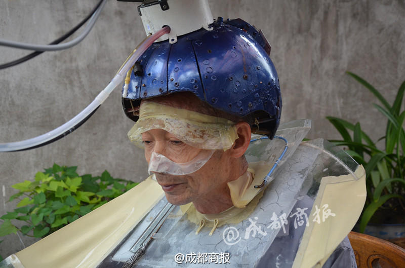صيني ينجح في اختراع آلة غسل الشعر التلقائية 