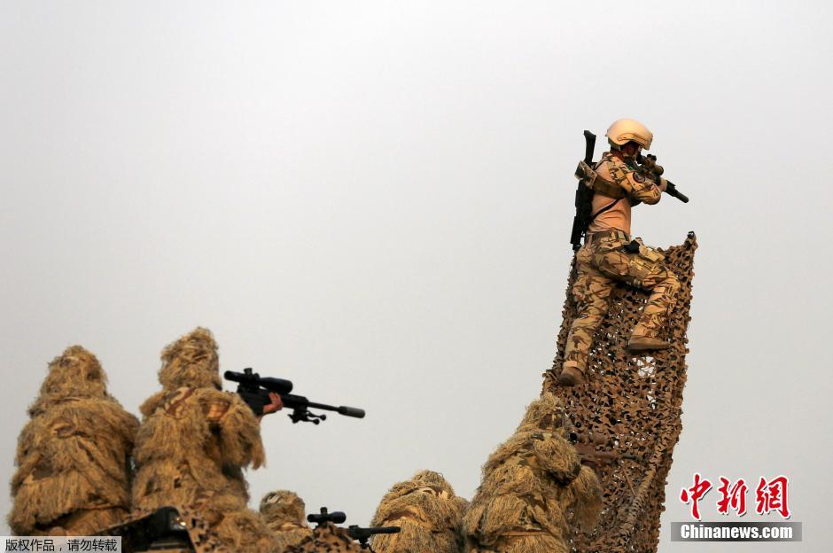 مجموعة صور:إستعراض عسكري بمكة إستعدادا لشعائر الحج