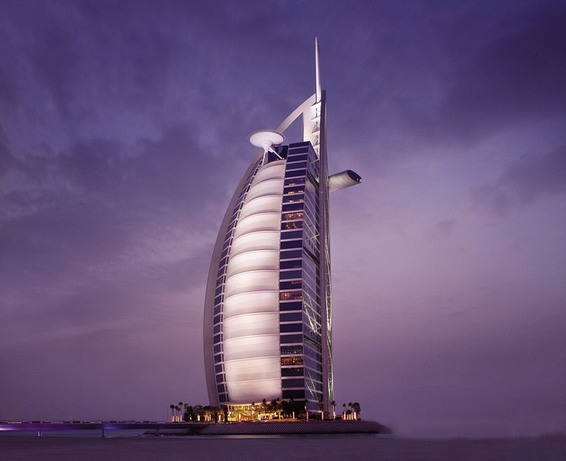 المراسلة البريطانية تصور فندق برج العرب
