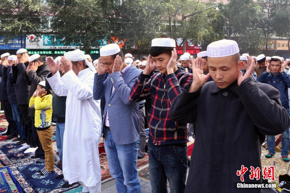 150 ألف مسلم في تشينغهاى يحتفلون بعيد الأضحى  