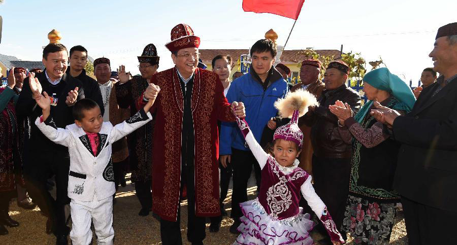 كبير المستشارين السياسيين الصينيين يزور ولاية كيزيلسو القرغيزية وإقليم آلتاي في منطقة شينجيانغ الويغورية الذاتية الحكم