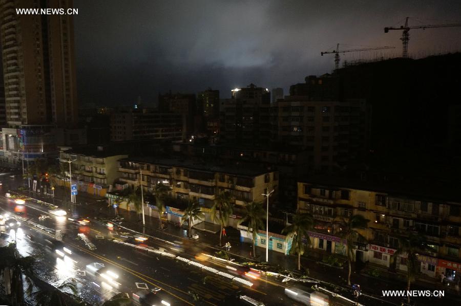 الإعصار موجيجاي يصل إلى اليابسة جنوب الصين
