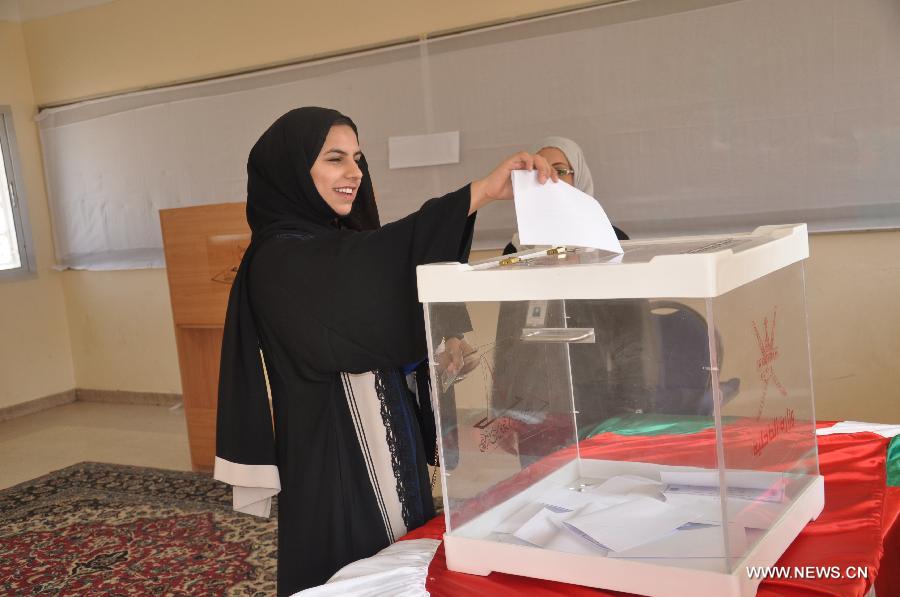 االعمانيون يختارون أعضاء مجلس الشورى لفترة جديدة بنسبة تصويت 57%