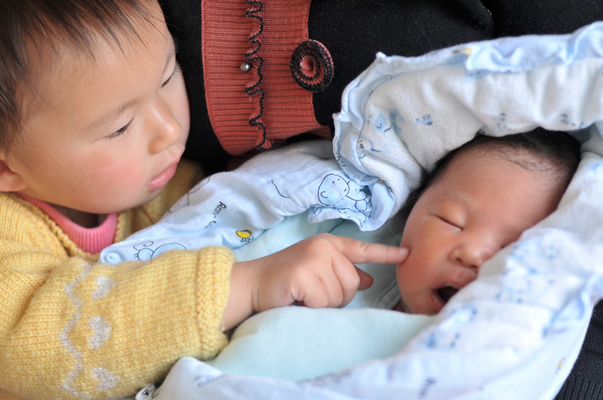 صور: فرح ومصاحبة في عائلة صينية ذات طفلين