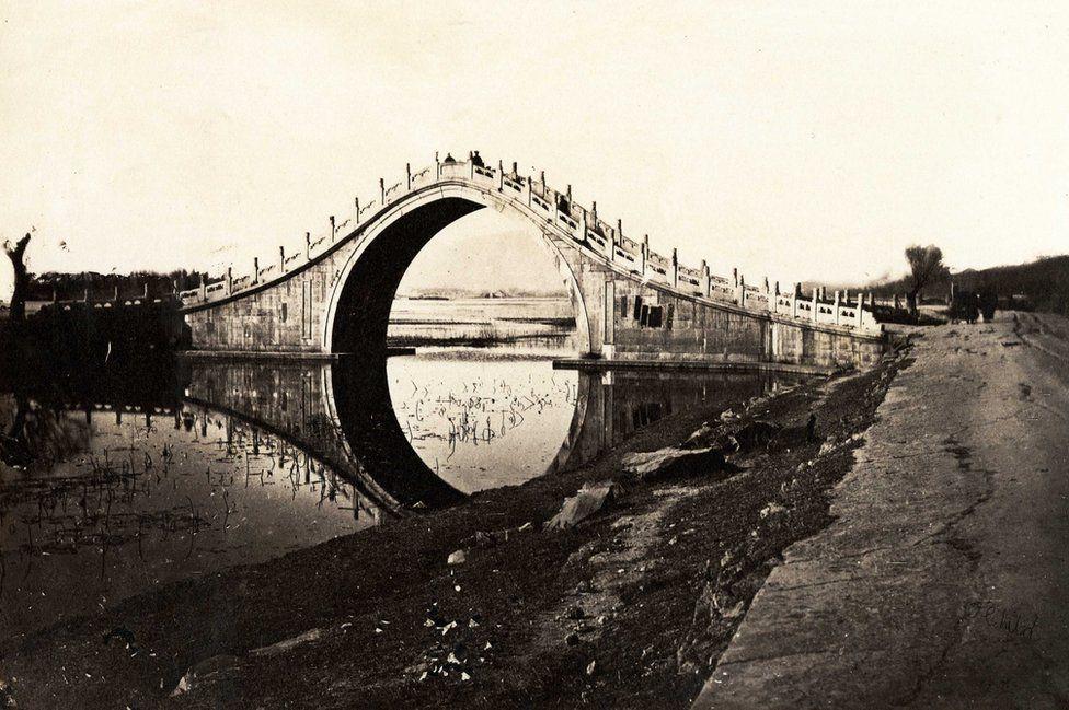 مصور بريطاني يسجل بعدساته ملامح بكين قبل 140 سنة 