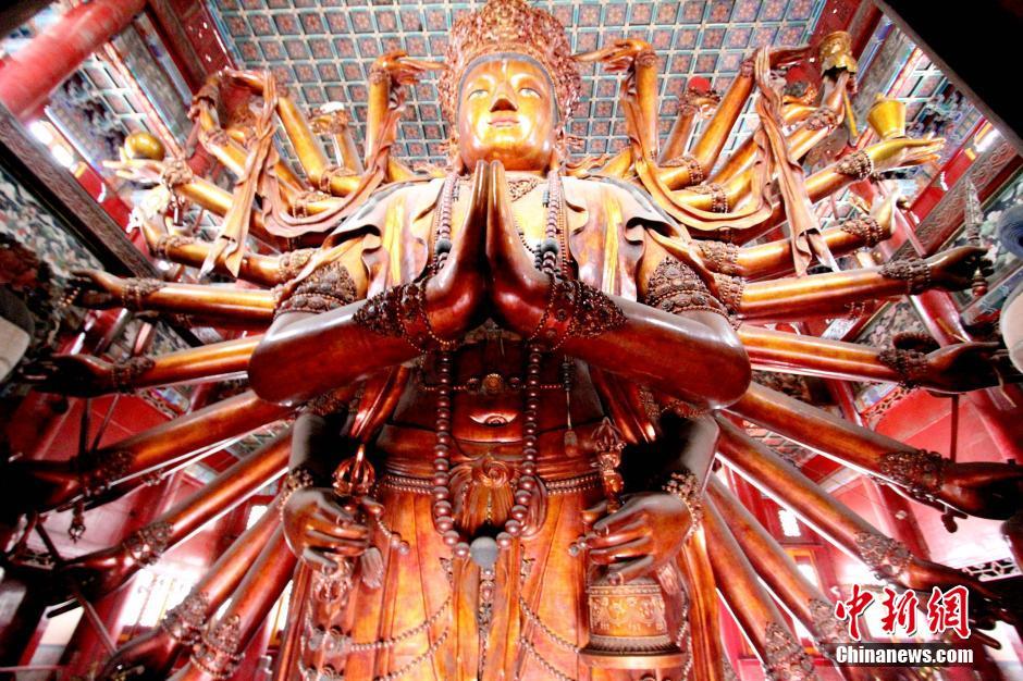 الكشف عن أكبر وأعلى تمثال بوذا خشبي في العالم