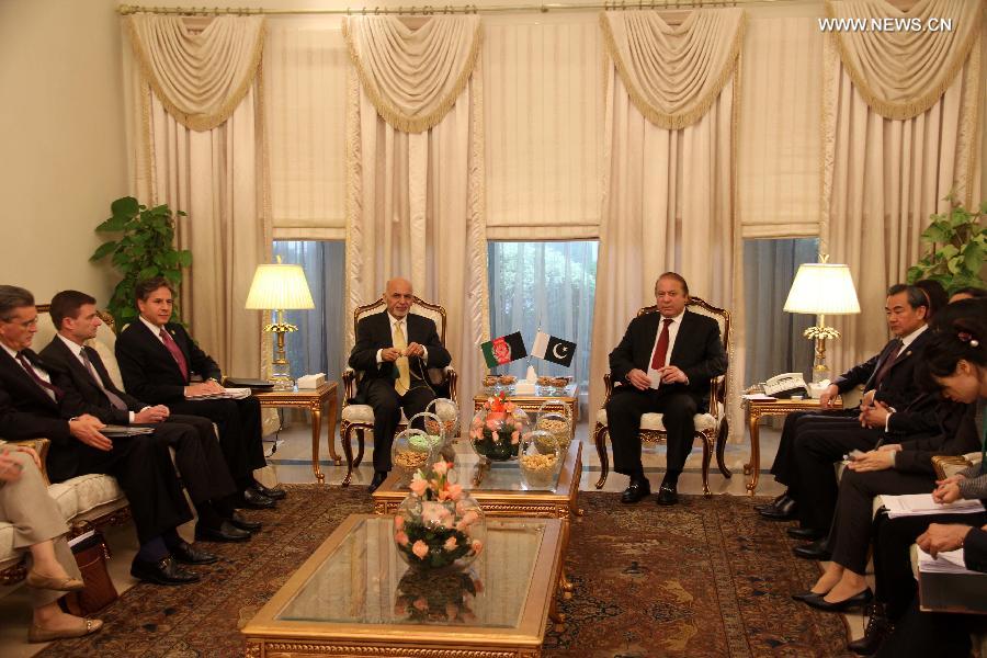 وزير خارجية الصين يجتمع مع الرئيس الافغانى والرئيس الباكستانى لبحث عملية السلام فى افغانستان