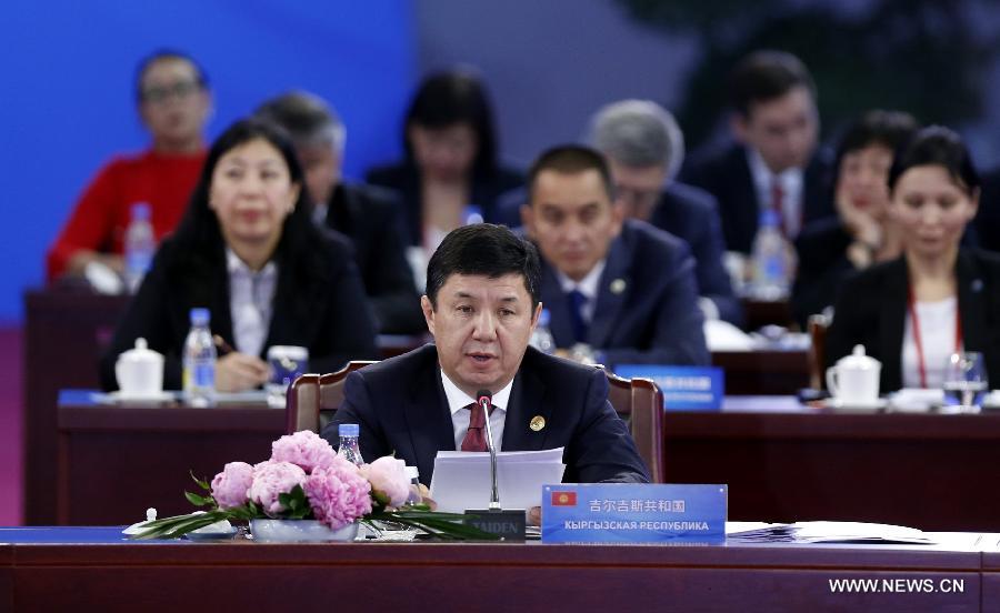 إجراء محادثات لرؤساء وزراء الدول الأعضاء في منظمة شانغهاي للتعاون في وسط الصين