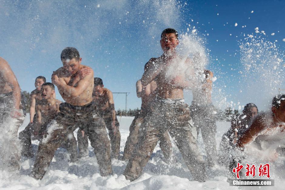 الجيش الصيني يتدرب في حرارة 26 درجة تحت الصفر