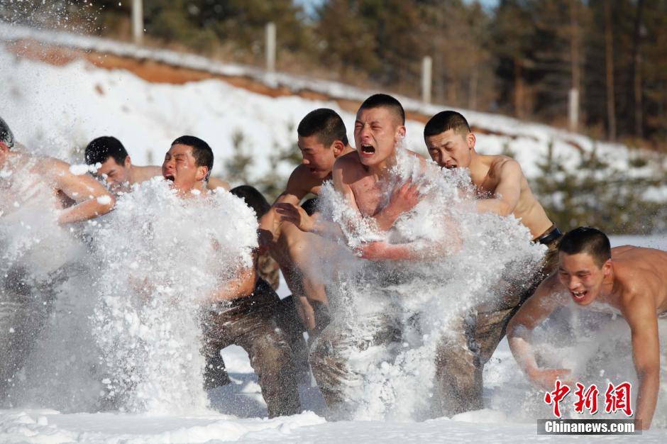 الجيش الصيني يتدرب في حرارة 26 درجة تحت الصفر