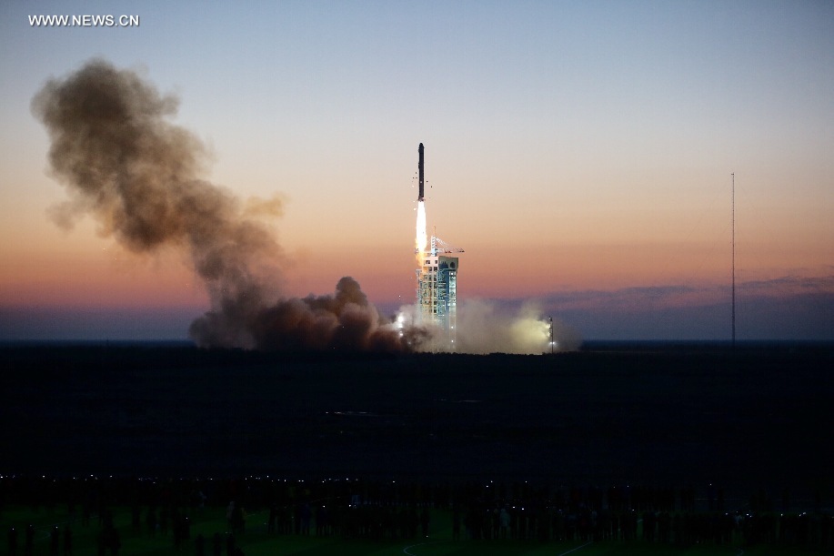 الصين تطلق أول قمر صناعي صيني للمادة المظلمة