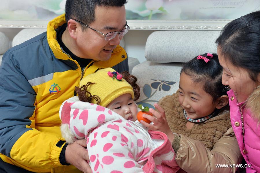 الصين تلغى الموافقات لإنجاب طفل أول وثان