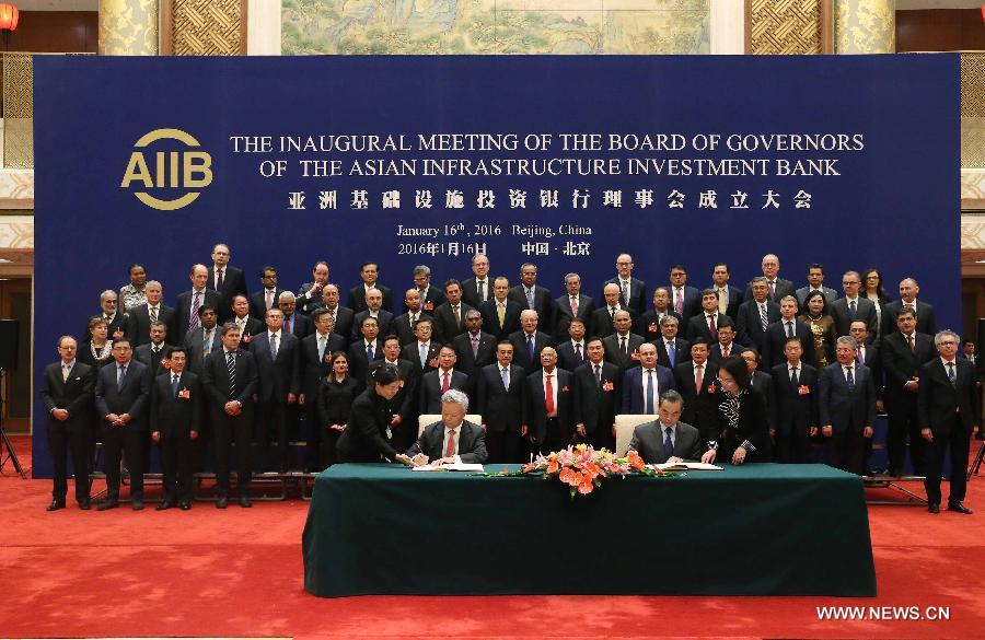 رئيس مجلس الدولة الصيني يلقي كلمة امام مجلس محافظي البنك الآسيوي لاستثمارات البنية الأساسية