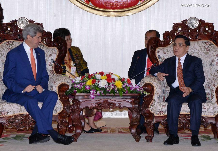 وزير خارجية الولايات المتحدة يزور لاوس لتعزيز العلاقات بين البلدين