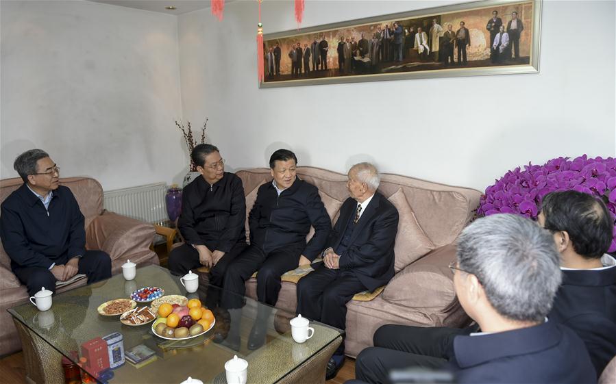 مسئول حزبى بارز يلتقي مع علماء صينيين