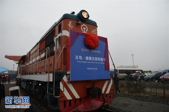 أول قطار للحاويات يربط الصين بالشرق الأوسط