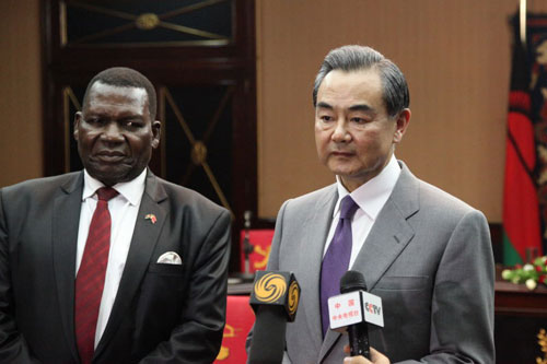 وزير الخارجية الصينية يؤكد أن تباطؤ النمو الصيني لن يؤثر على التنمية بأفريقيا
