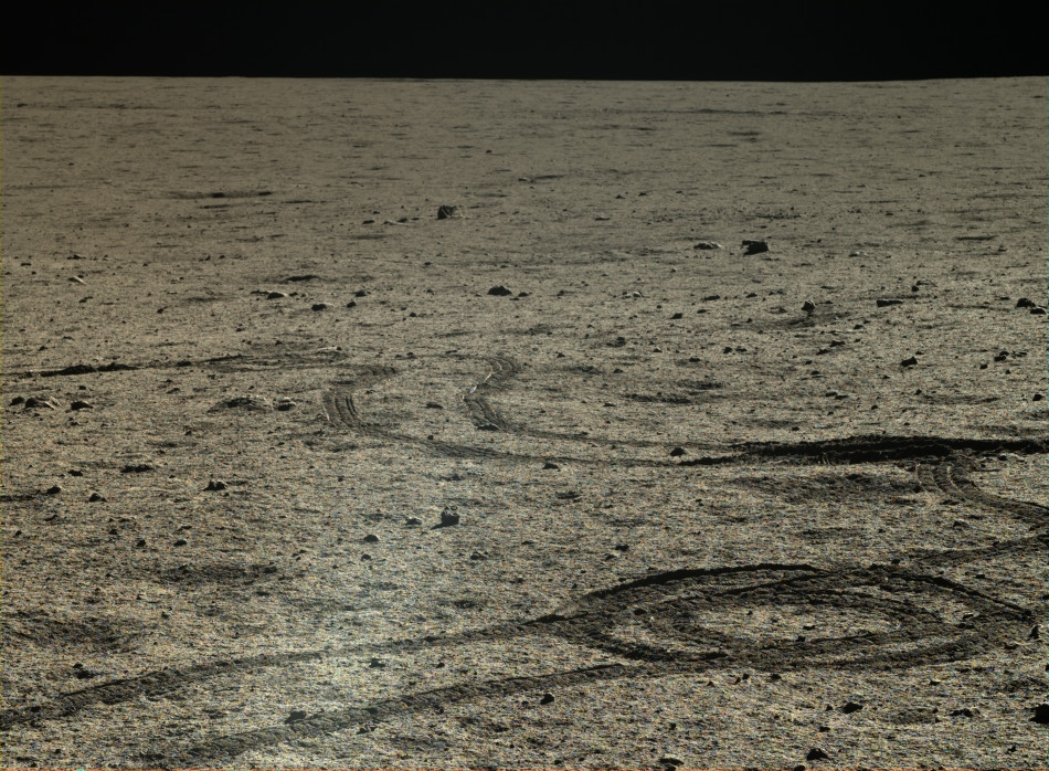 لاول مرة .. إعلان عن صور ملونة عالية الوضوح لسطح القمر ملتقطة من قبل